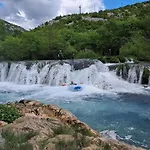 Apartman Sladakovic *